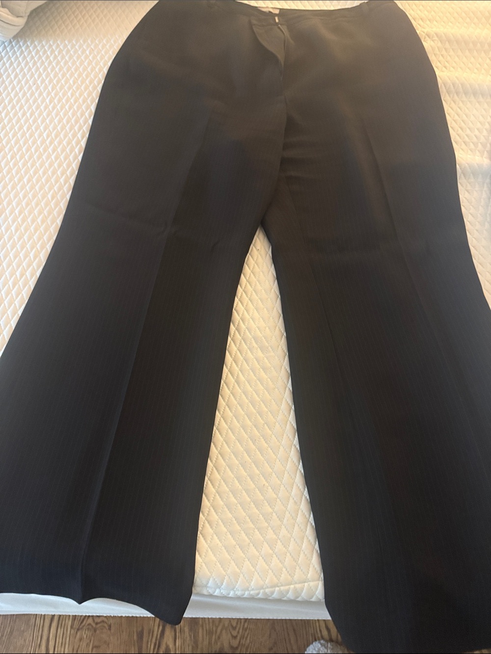 Like New Ann Taylor Black Pin Stripe Wide Leg Trousers Women’s Size 16